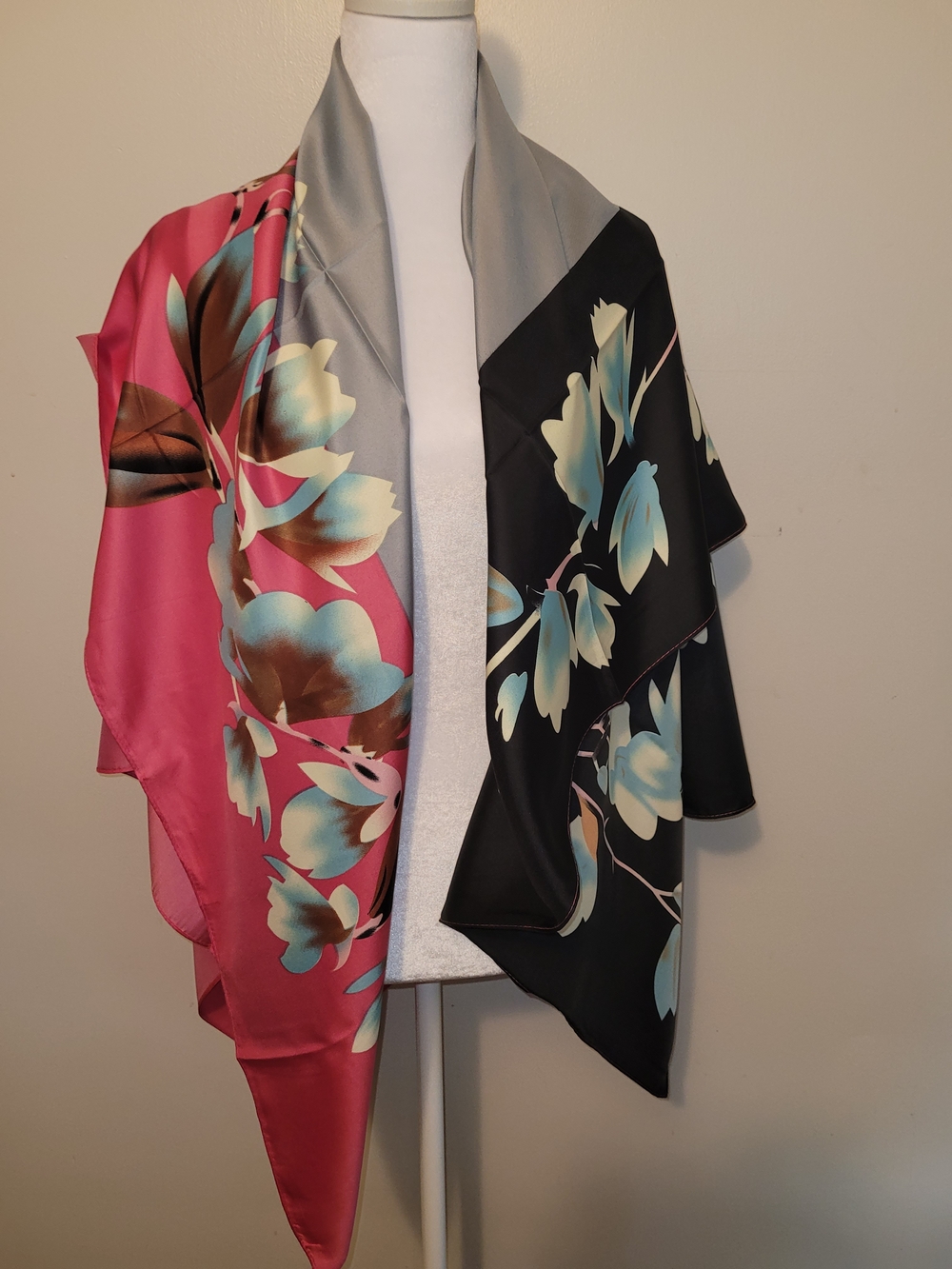 chic Floral Satin Wrap Jacket - Pink/Black/Gray